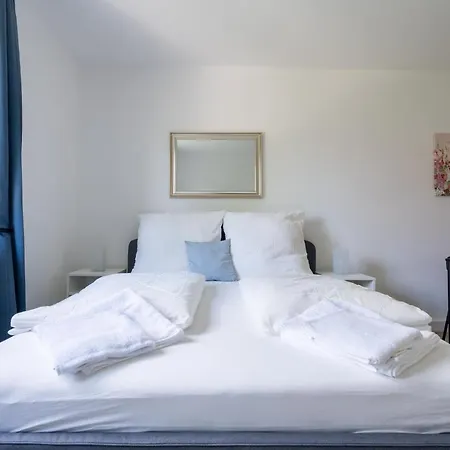 2 Ferienwohnung Am Hafen Apartment *