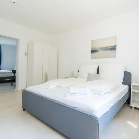 2 Ferienwohnung Am Hafen Apartment *